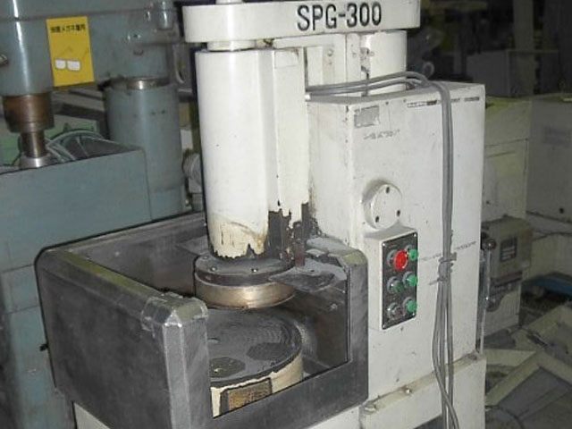古いコンセプトのロータリー研削盤を高精度基板加工用ハイテク機に｜BEFORE